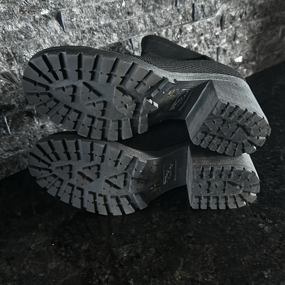 Ladies Dirty Laundry boots, size 9, only worn once, stretchy fabric upper. - Picture 5 of 5